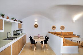 Orasis Houses- Luxury Retreats with Pool