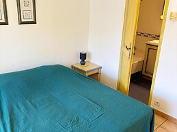 Provencal Apartment in Town Center