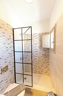 Agia Marina Caldera Suites