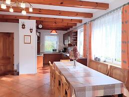 Large, Comfortable Holiday Home Near the Lake