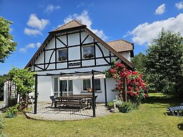 Large, Comfortable Holiday Home Near the Lake