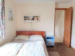 Large, Comfortable Holiday Home Near the Lake