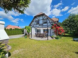 Large, Comfortable Holiday Home Near the Lake
