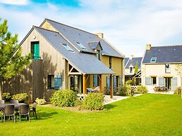 Coastal Apartment Escape in Cancale