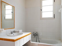 Var Duplex House for 6 With Pool