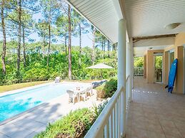 Eden Parc Golf Villa Sleeps 10 With Pool