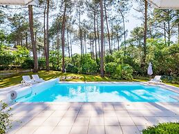 Eden Parc Golf Villa Sleeps 10 With Pool
