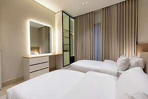 Spacious & Charming Stay Smart TV