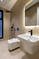 Spacious & Charming Stay Smart TV