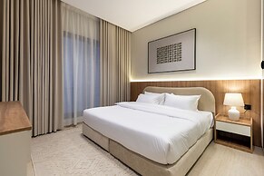 Spacious & Charming Stay Smart TV