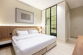 Spacious & Charming Stay Smart TV
