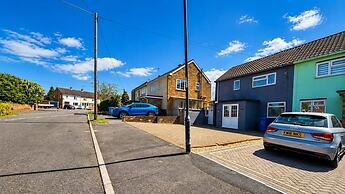 House Sleeps 10 With Parking and Garden