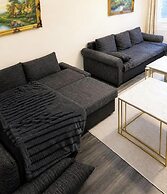 House Sleeps 10 With Parking and Garden