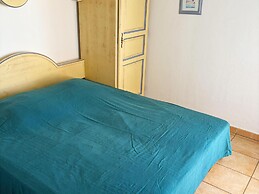 Apartment for 8 by the Beach