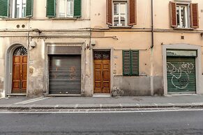 Romana Apartment by Mamo Florence