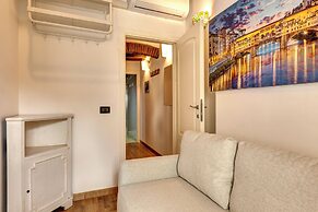 Romana Apartment by Mamo Florence