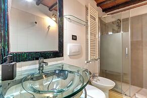 Romana Apartment by Mamo Florence