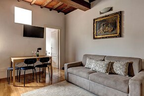 Romana Apartment by Mamo Florence