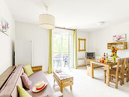 Chic Lakeside Apartment Escape