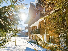 Spacious Alpine Chalet for 10
