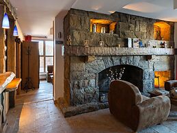 Spacious Mountain Apartment for 8