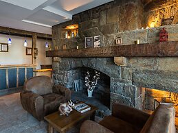 Spacious Mountain Apartment for 8