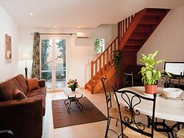 Provencal Cottage for 4 With Pool