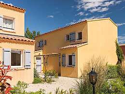 Provencal Cottage for 4 With Pool