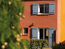 Provencal Cottage for 4 With Pool