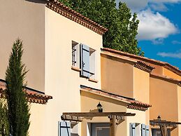 Provencal Cottage for 4 With Pool