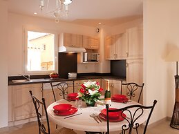 Provencal Cottage for 4 With Pool