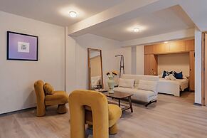 Modern Chic Loft in Historic Center