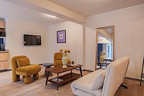 Modern Chic Loft in Historic Center