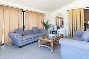 Casa Bugambilias by Villa de La Rosa