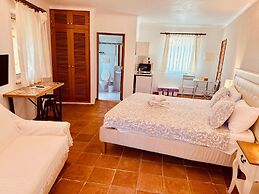 Lagos Beachfront Studio Apartment With Pool