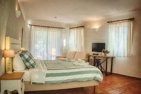 Lagos Beachfront Studio Apartment With Pool
