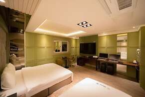 Gyeryong BON Hotel