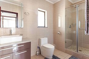 Light-filled 2BR 2BA Spacious Apartment