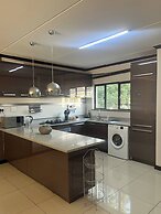 Light-filled 2BR 2BA Spacious Apartment