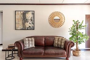 Light-filled 2BR 2BA Spacious Apartment