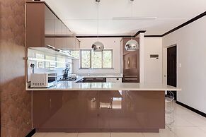 Light-filled 2BR 2BA Spacious Apartment