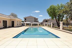Light-filled 2BR 2BA Spacious Apartment