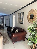 Light-filled 2BR 2BA Spacious Apartment