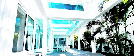 PATTAYA LAND - You Only Live Once