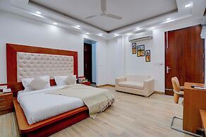 Restin Hotel Near Golf Course Road