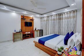 Restin Hotel Near Golf Course Road