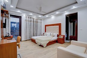 Restin Hotel Near Golf Course Road