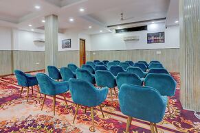 Restin Hotel Near Golf Course Road