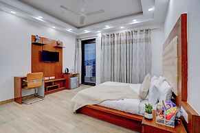 Restin Hotel Near Golf Course Road