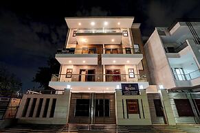 Restin Hotel Near Golf Course Road